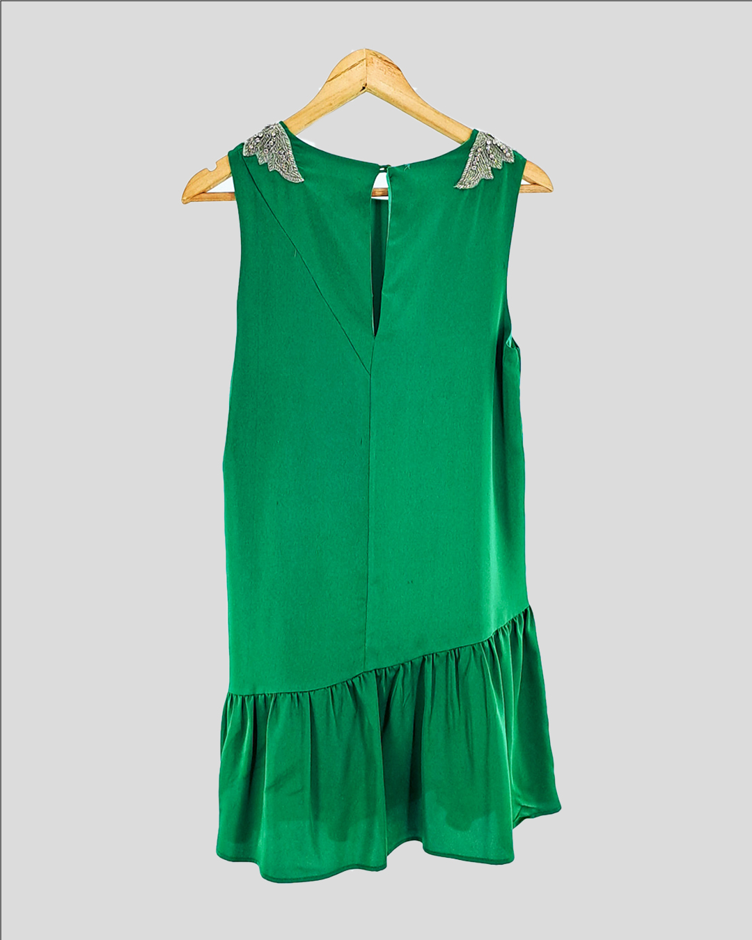 Vestido corto verano Zara de Mujer Talle L - Urban Luxury - Comprá y Vendé  Ropa de Marca.